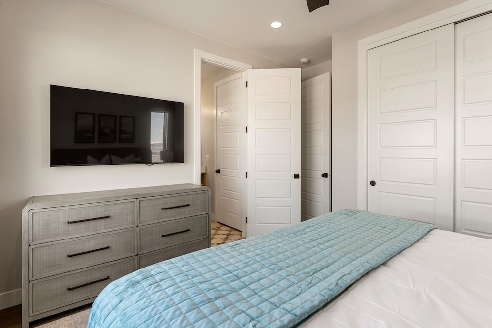 Sunset Pearl At Desert Color 8 Bedroom Townhouse