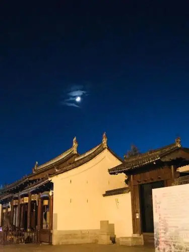September Huizhou Inn