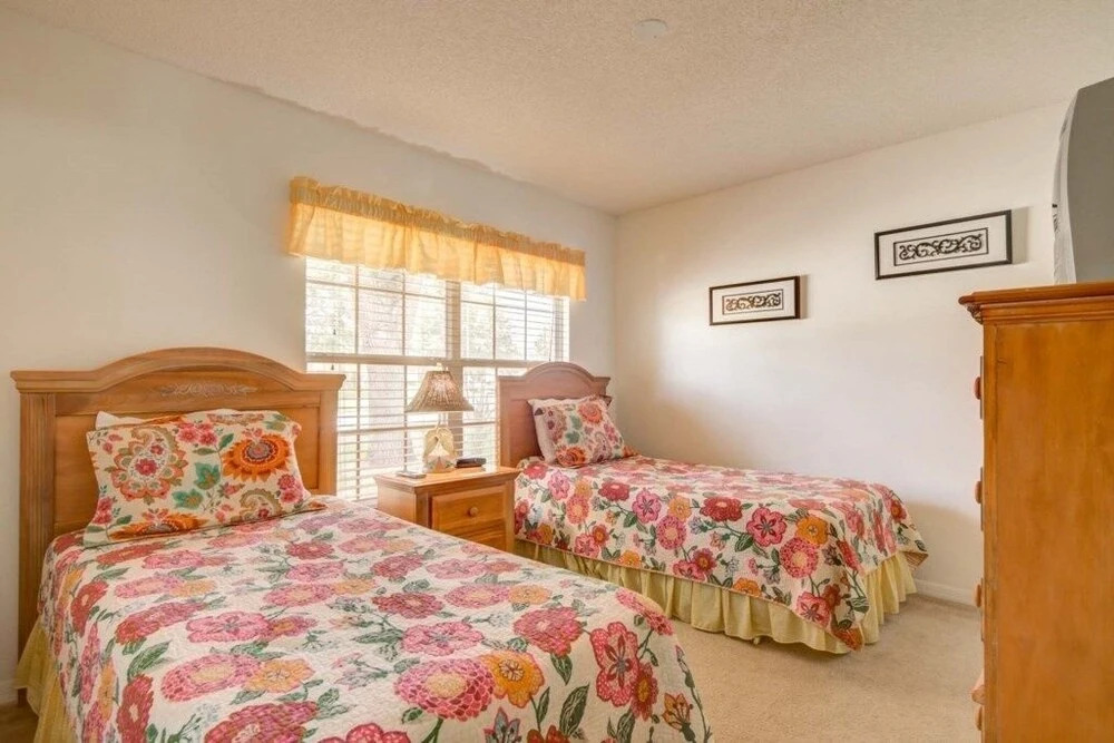 South Facing/pet Friendly Pool ! 5 Bedroom Home