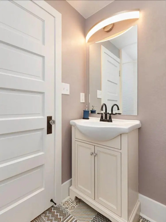 2BR Olympic Center Downtown