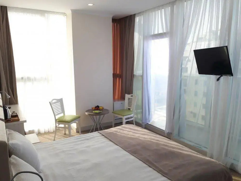 Hotel Green Glass