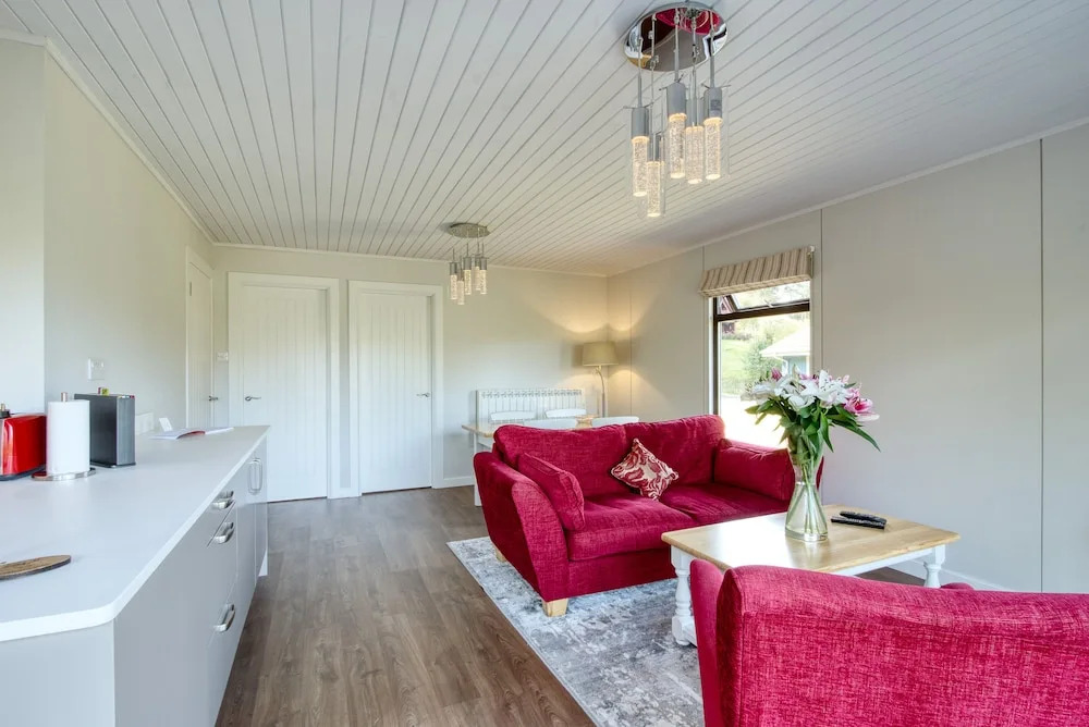 2 bedroom lodge with stunning loch mountain views