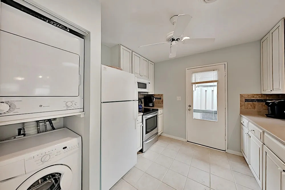 570queen 2 Bedroom Condo