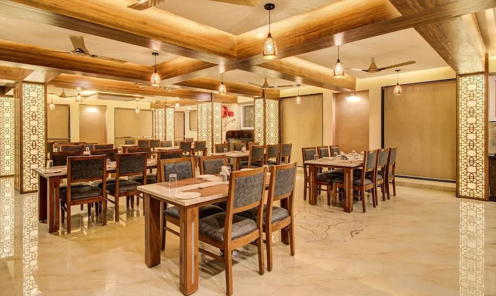 Opulence Inn - 500 Meters From Railway Station