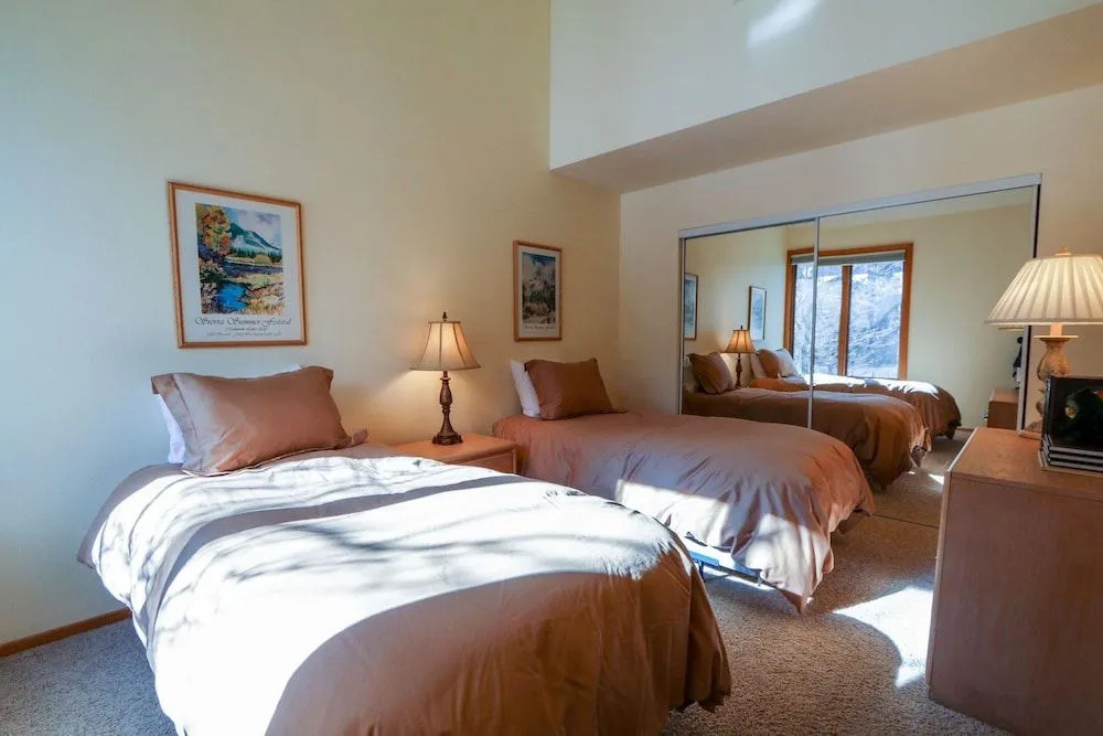 Snowcreek #880 3 Bedroom Condo by RedAwning