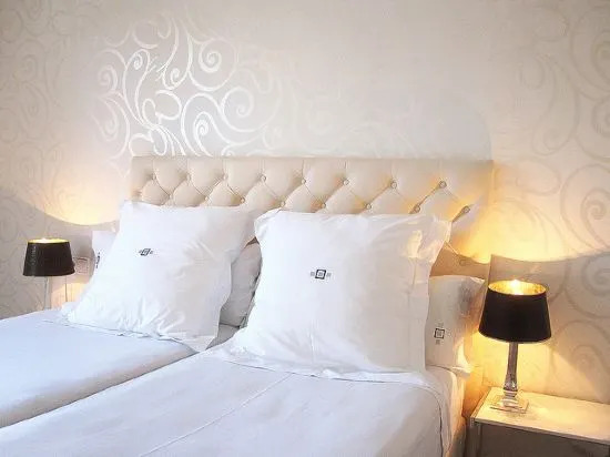 Grandom Suites
