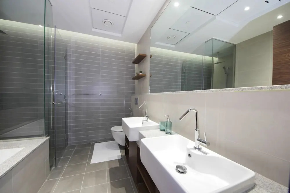 Luxury StayCation - Spacious Apartment Amidst Lush Green Parks