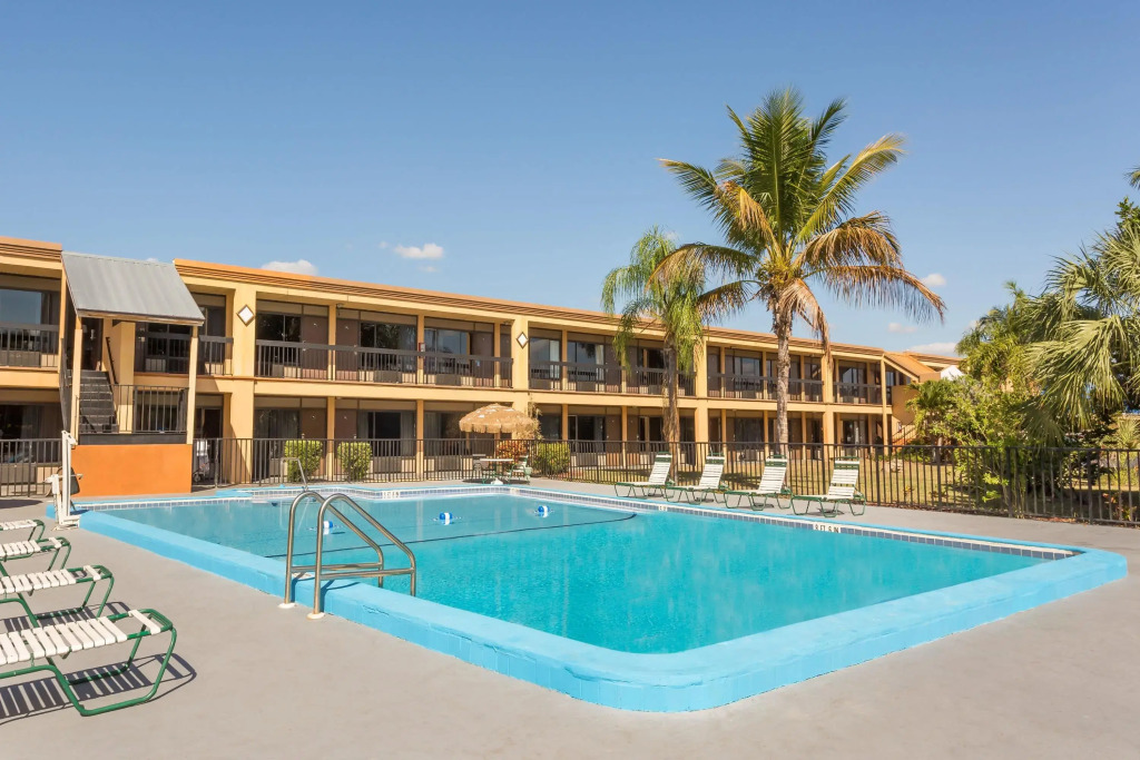 Travelodge by Wyndham Fort Myers Cape Coral