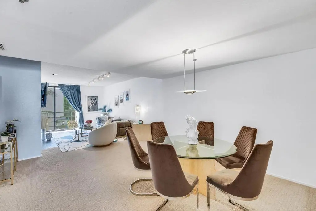 Spacious 2BR Santa Monica Beach Condo
