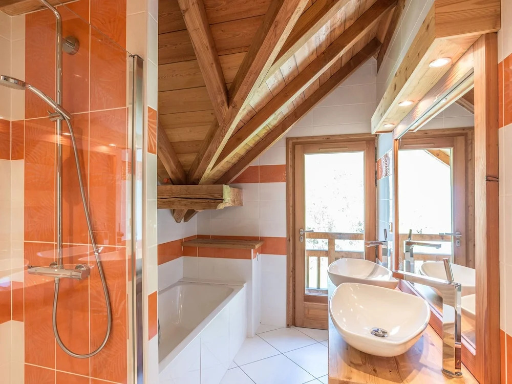 Luxurious Chalet in Vaujany French Alps with Balcony