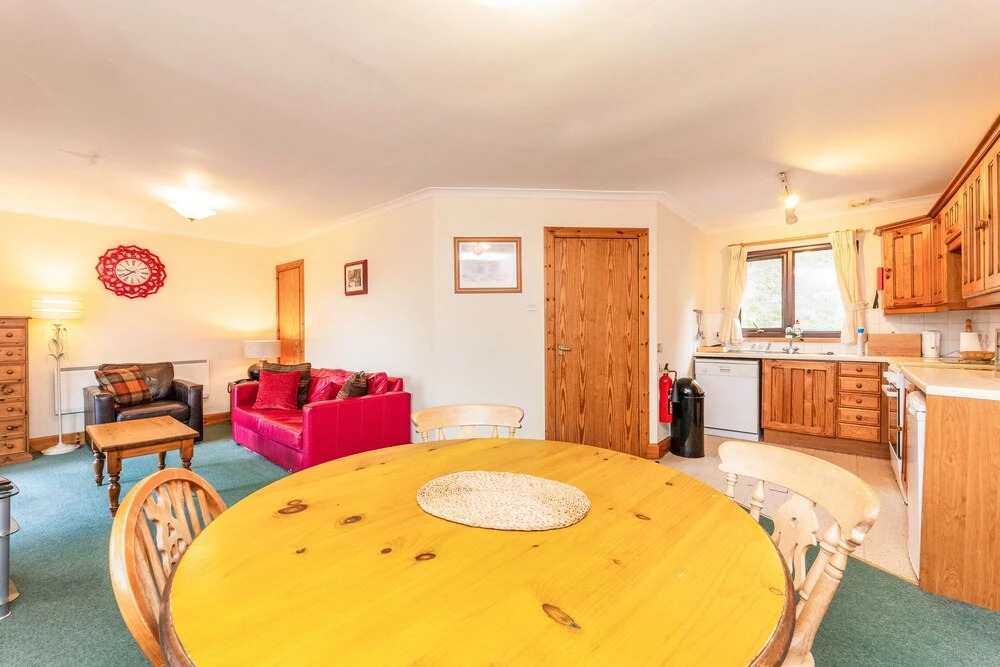 2 Bedroom Lodge With Hot Tub Sauna , Full Kitchen, Lounge, 2 Bathrooms