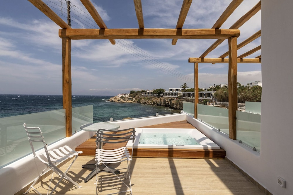 Poseidon Hotel Suites