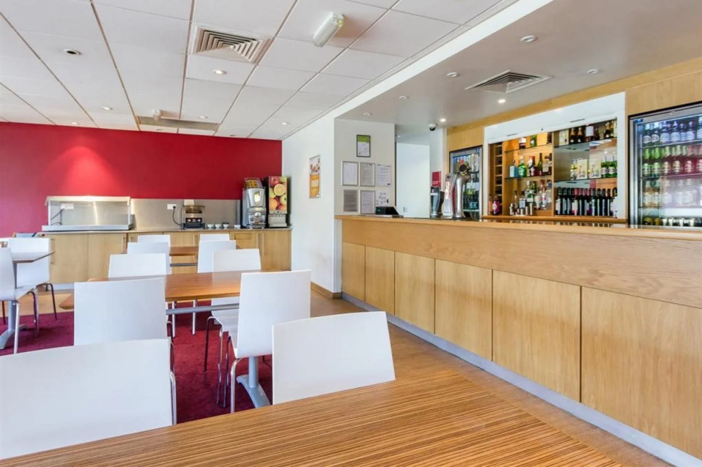 Travelodge Sunbury M3