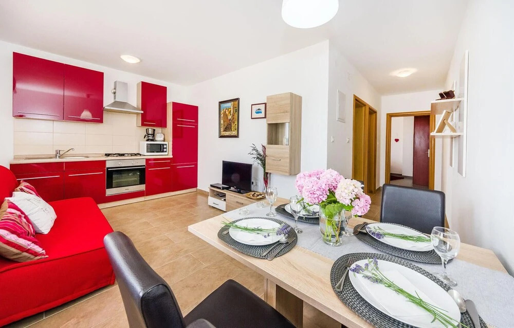 Nice Apartment in Zdrelac With Wifi, 2 Bedrooms and Outdoor Swimming Pool