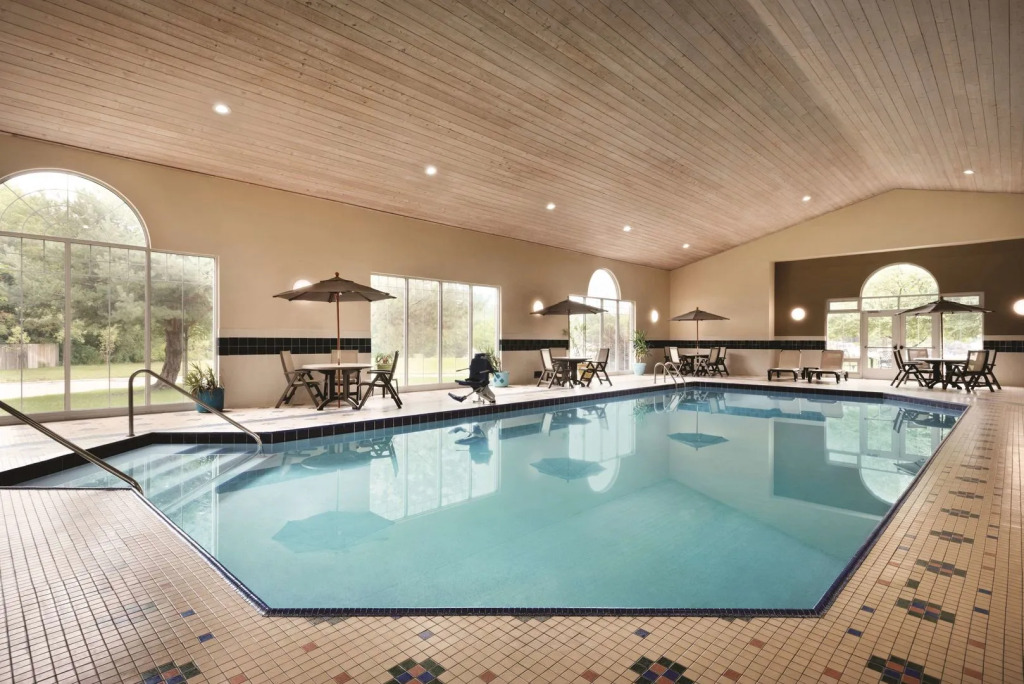 Country Inn & Suites by Radisson, Des Moines West, IA