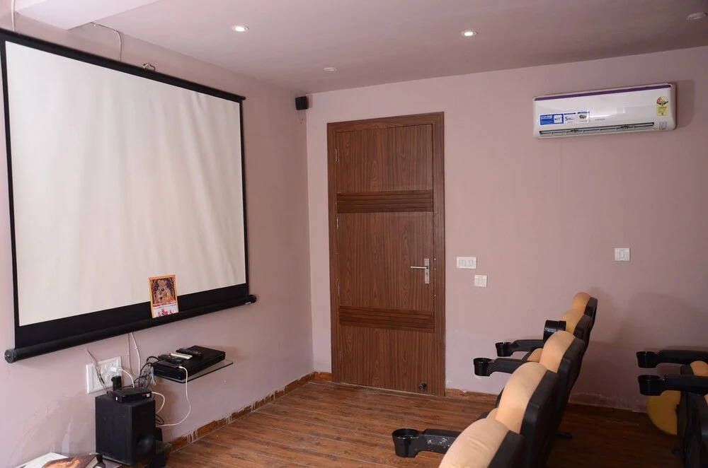 Bankey Bihari Holiday Homes By Naavagat