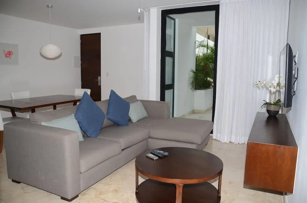 Anah Downtown condo