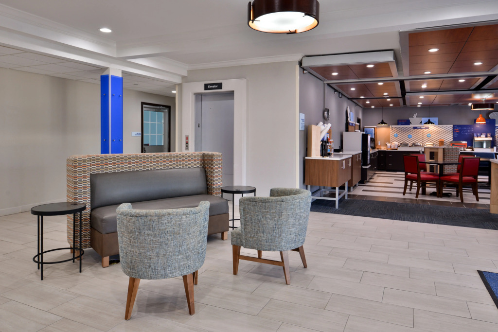 Holiday Inn Express Hotel & Suites North Kansas City by IHG