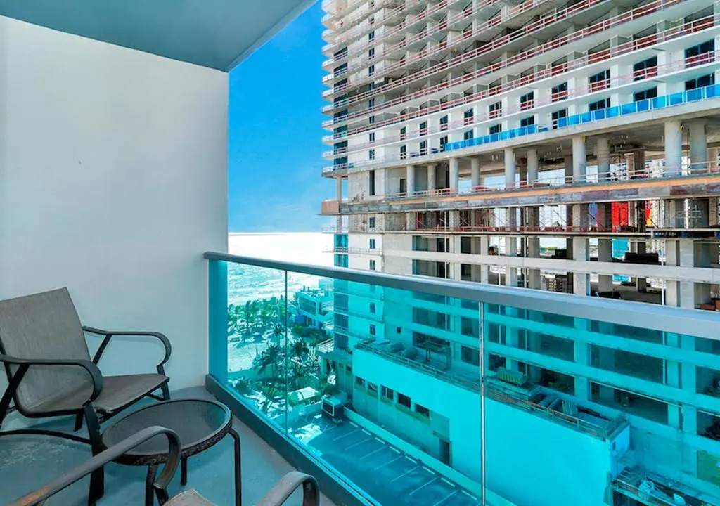 Hallandale 11D