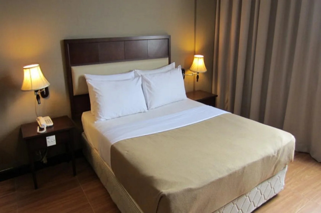 Lodge 18 Hotel