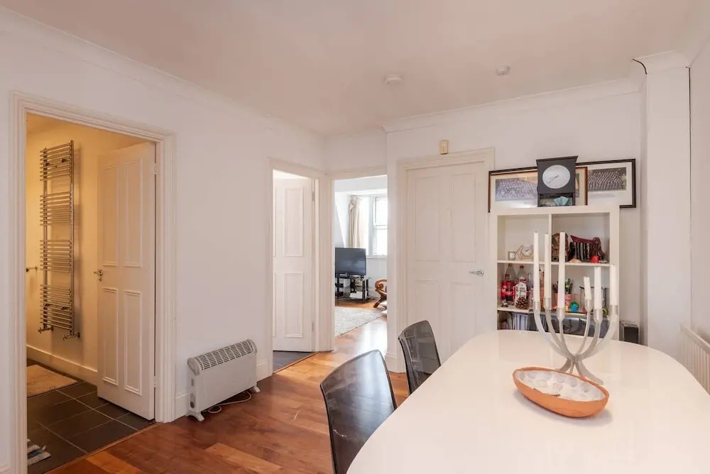 Comfy And Bright 2Br Home In West Kensington Fits 4