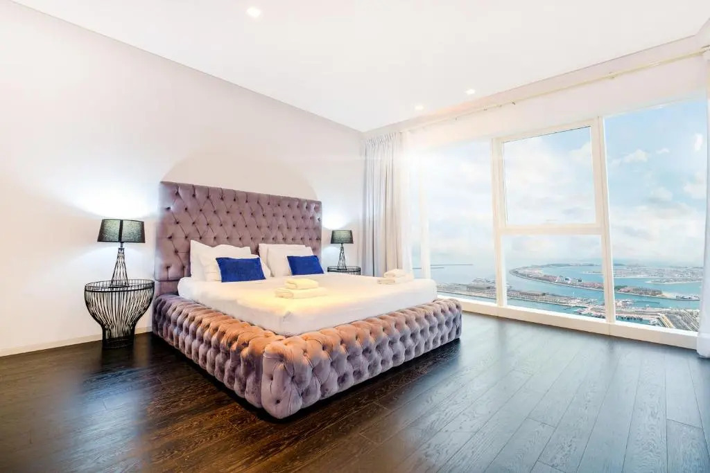 LUX - Lavish Suite with Full Palm Jumeirah View 1