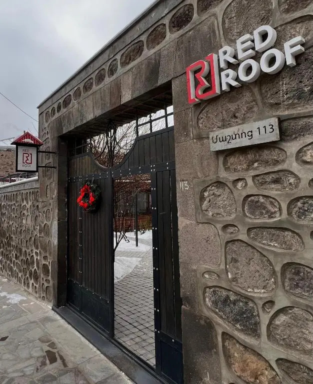 REDROOF Goris Boutique Hotel