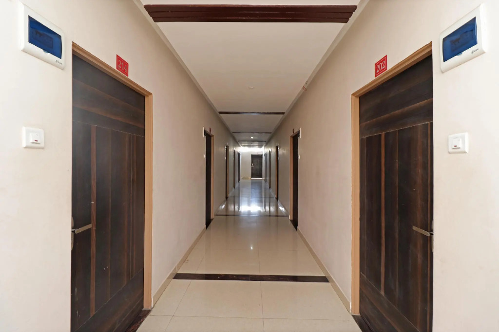 Capital O 30234 Hotel Shri Sai Amrit