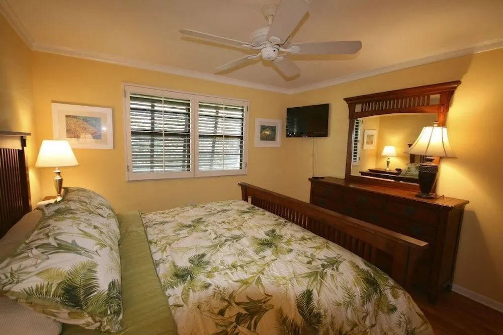 Seaview Court Condo 537