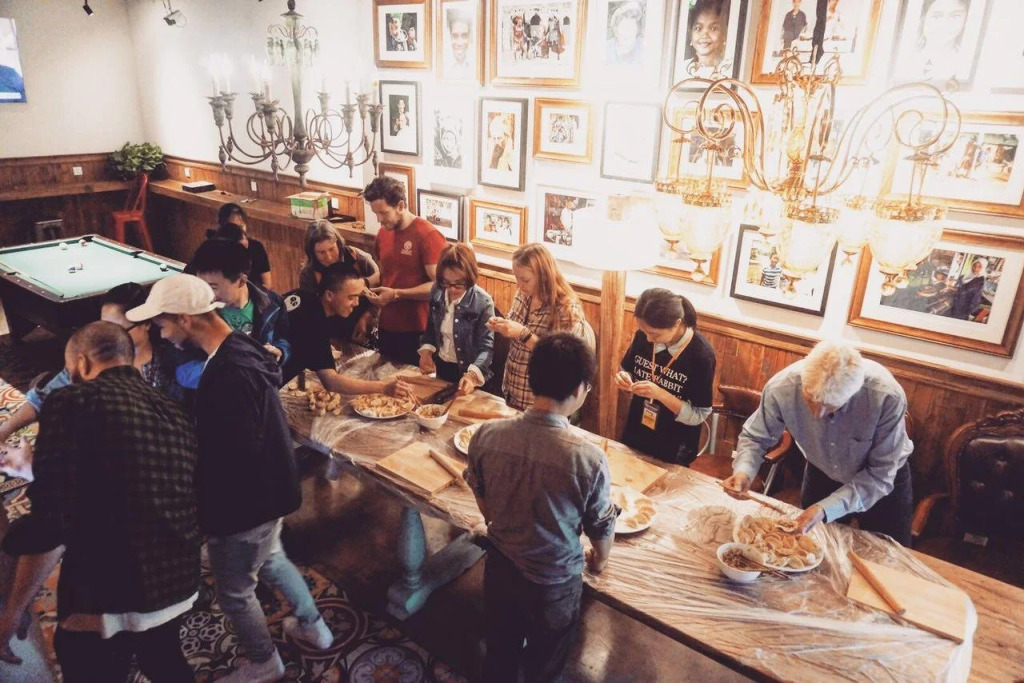 SONDERIA Lazybones Hostel