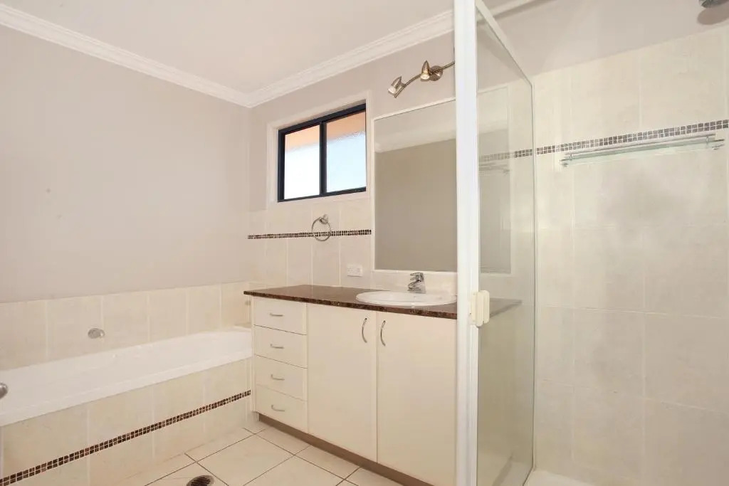 Oomoo 27 - Four Bedroom Townhouse - Close to Beaches!