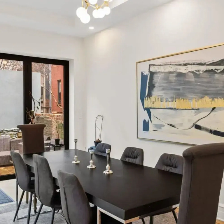 Riverside by Rove Travel 7BR Modern Townhouse