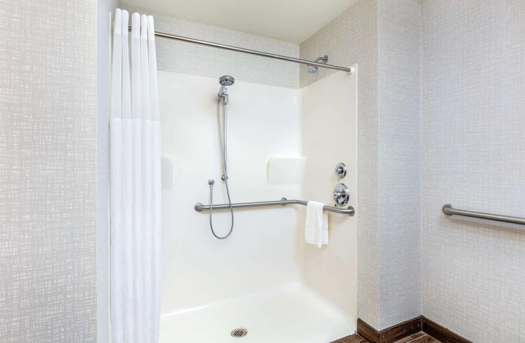 Newly Renovated Hampton Inn Omaha West Lakeside