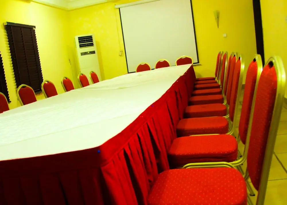 Serendib Hotel and Suites