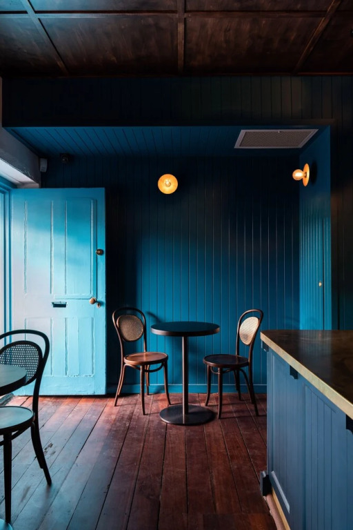 Garde and Warders Hotel