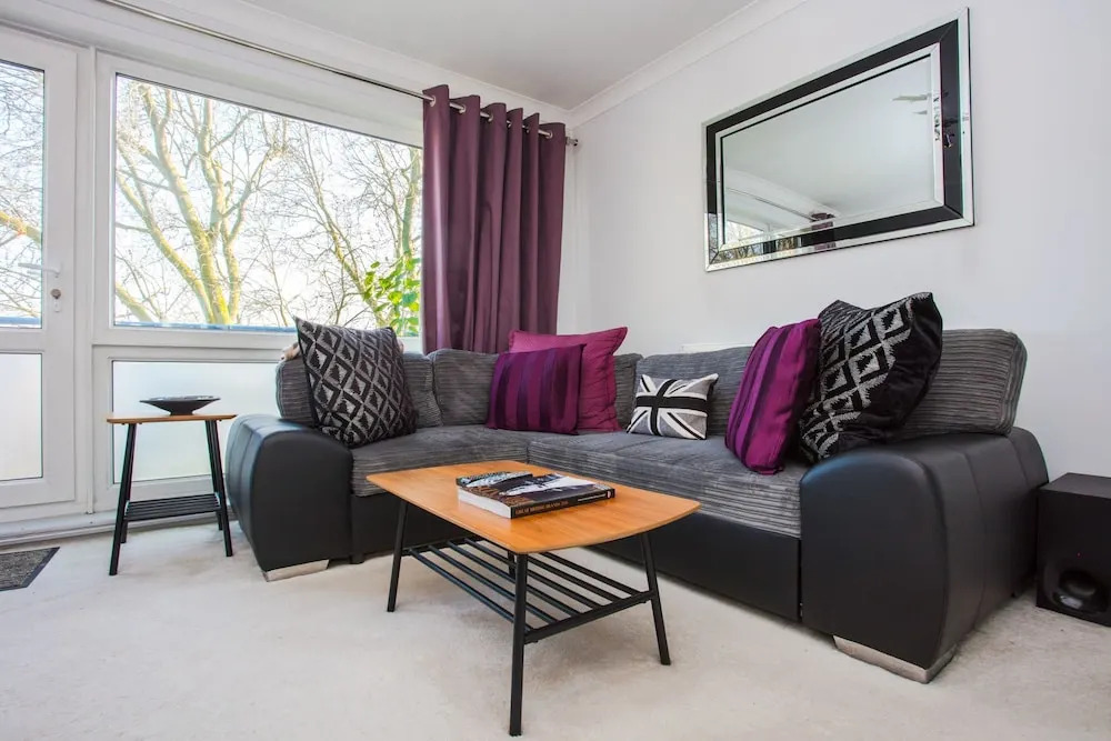 Quirky Urban Flat with Impressive Panoramic Views