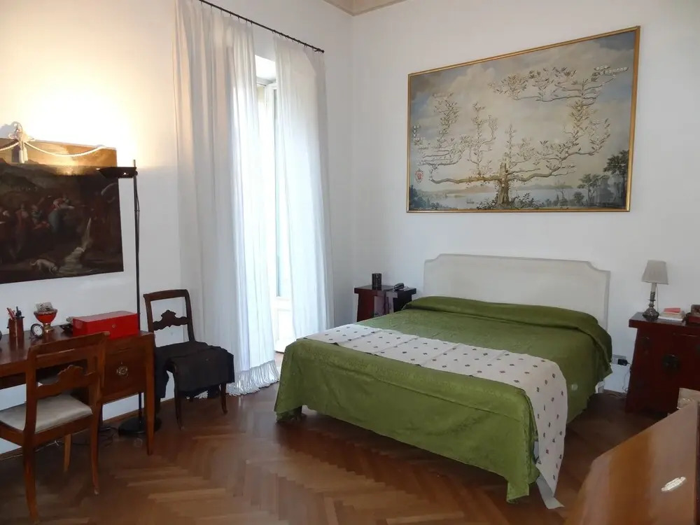 In Rome, Aristocratic, 3 Bedroom in Elegant, Historic Palace 3 Bedrooms 3 Bathrooms Apts