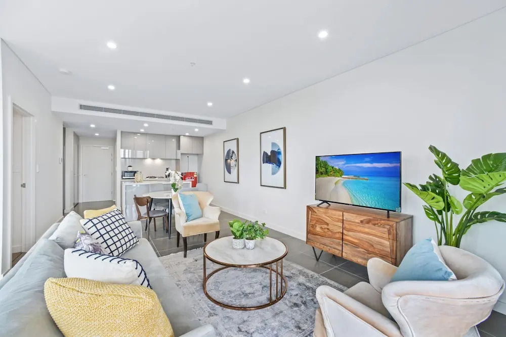 HomeHotel Extreme Luxury Apt next to Mall & Train