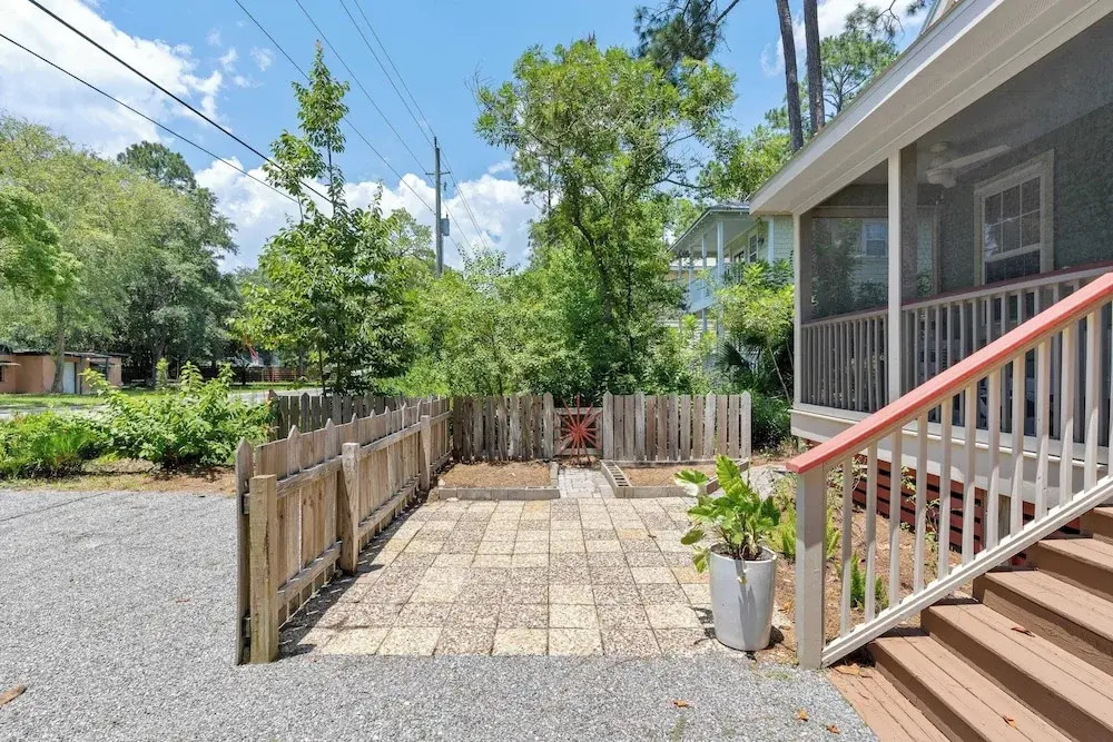 Bayou Bungalow by Avantstay Walk to Boat Ramp & Bay Private Yard