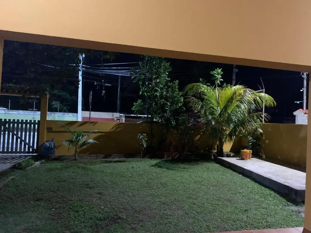 Casa Com Piscina a 3 Quadras da Praia da Vila