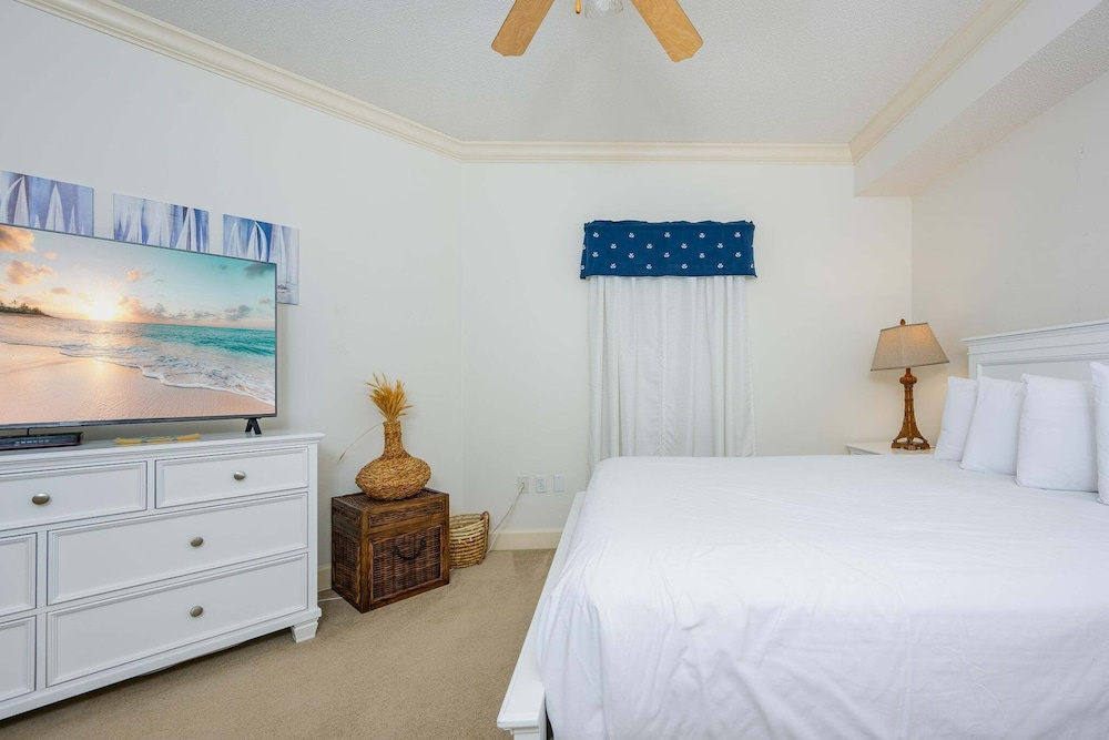 Phoenix On The Bay 1511 3 Bedroom Condo