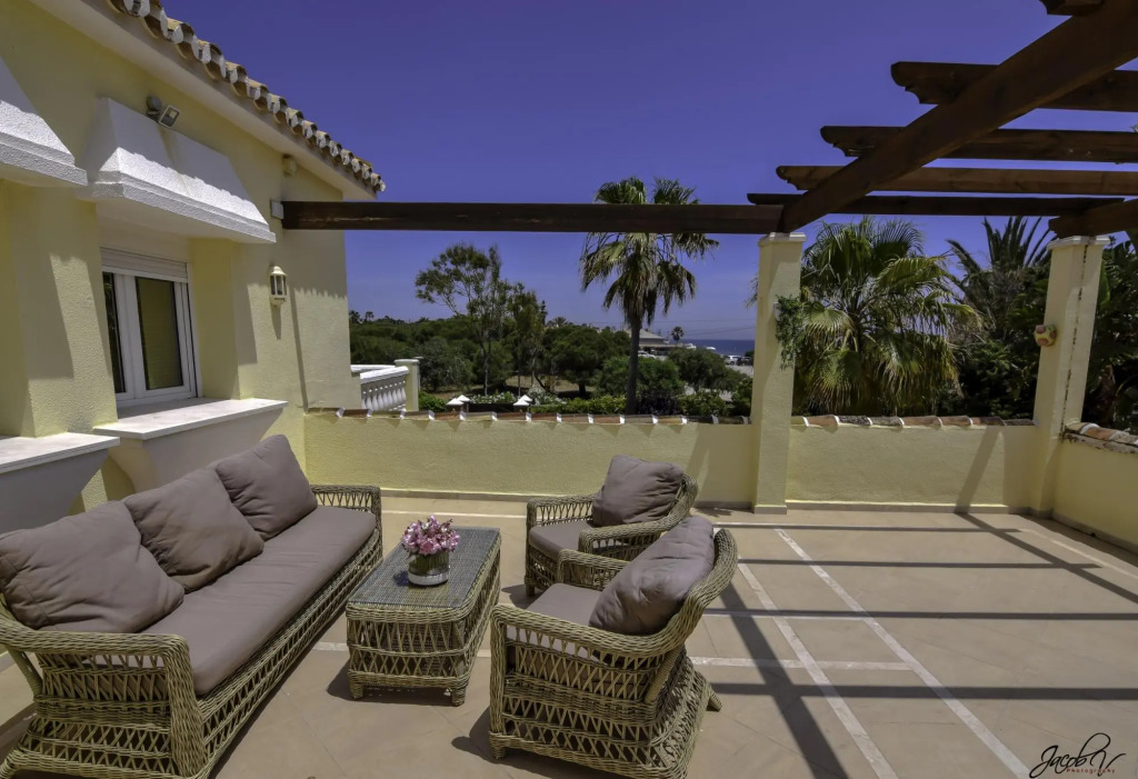 20001 - Exquisite Villa 50M To Beach