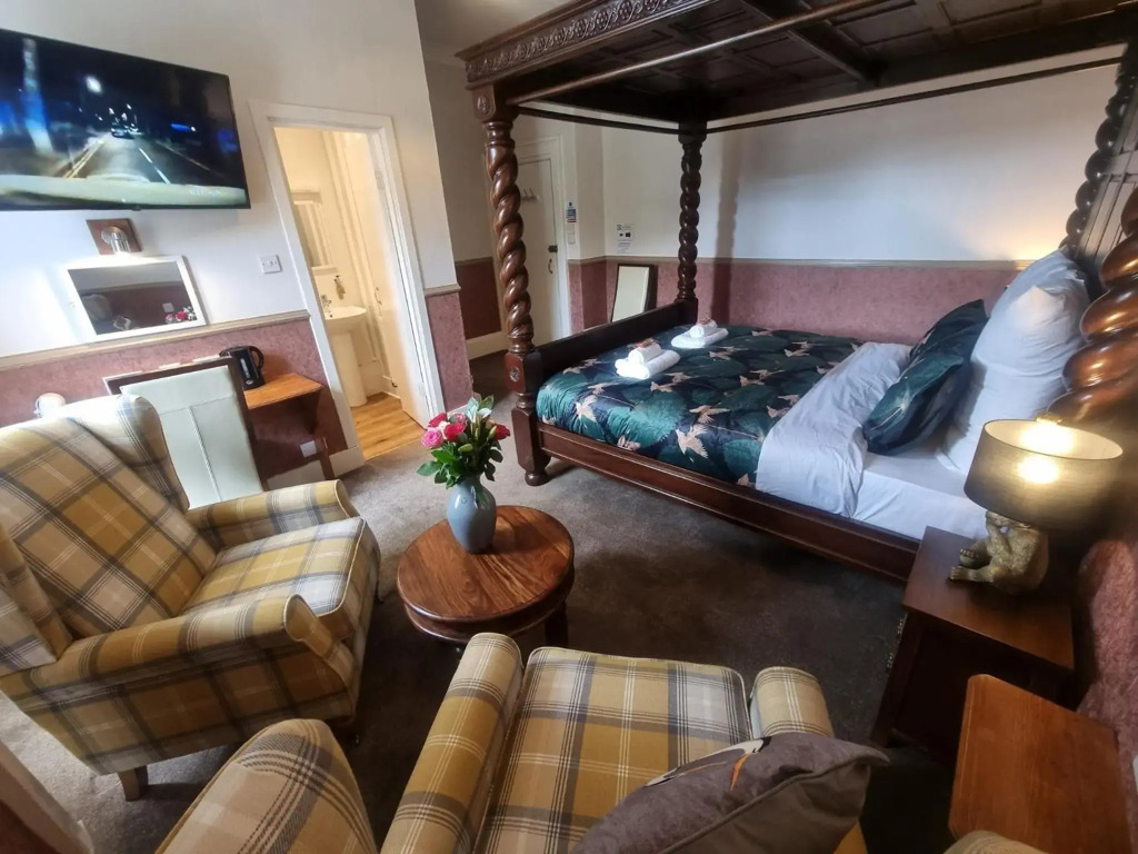Roy Bridge Hotel