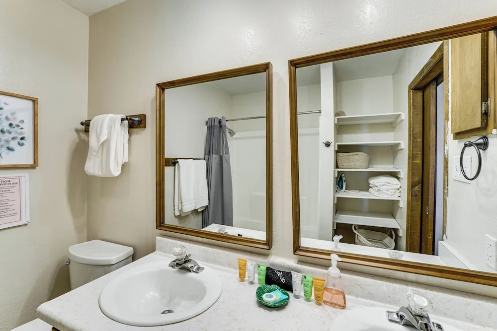 4 Mi to Angel Fire Resort: Retreat w/ Hot Tub
