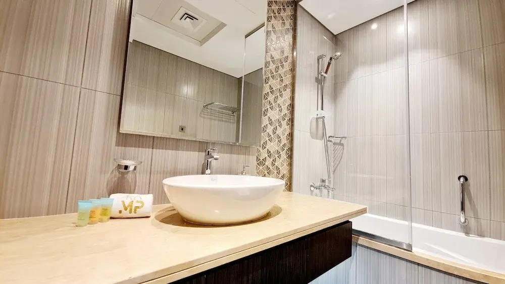Marco Polo - Serene 1 BR APT amidst Golf Course with Gym & Pool