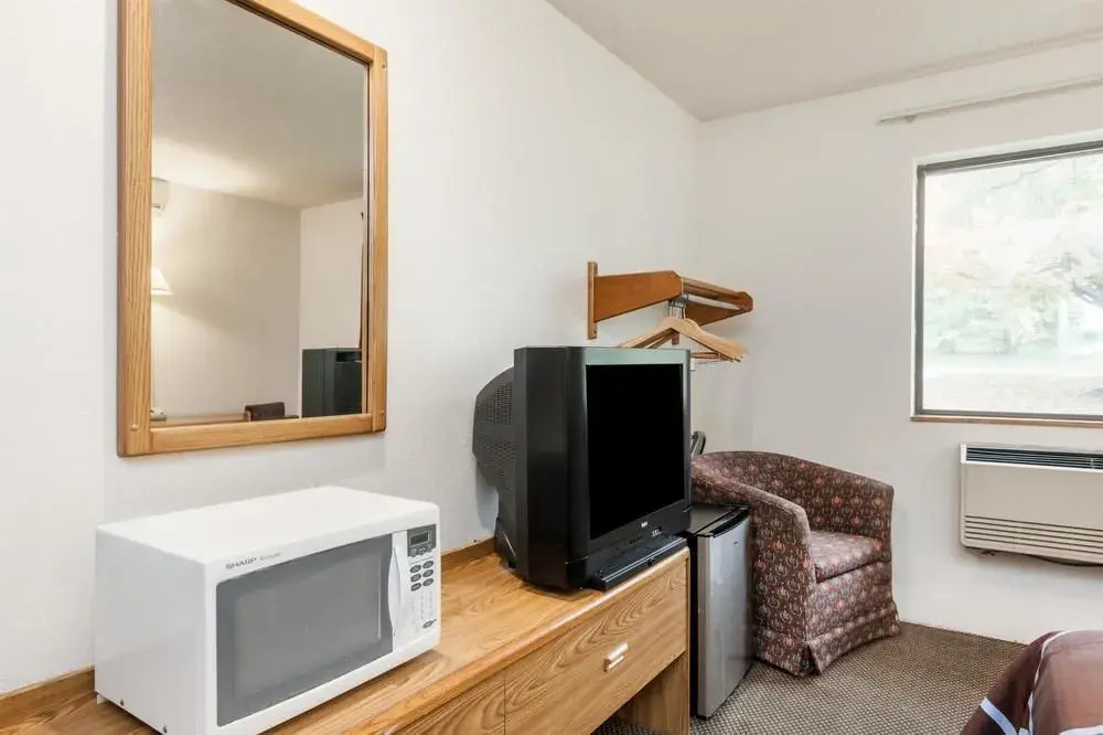 Super 8 Motel -Auburn