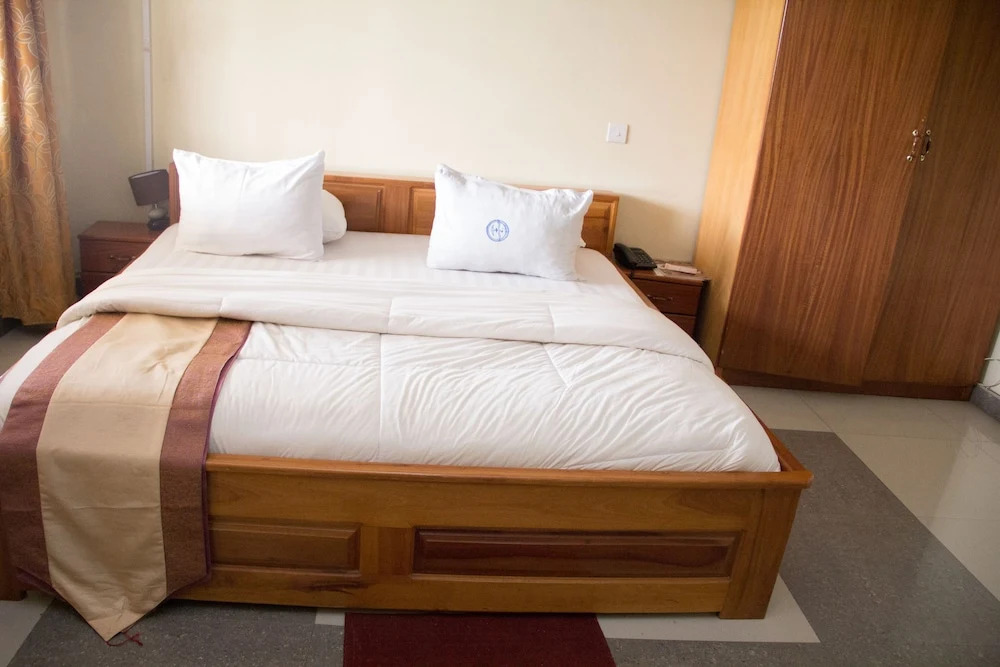 Glamossay Hotel