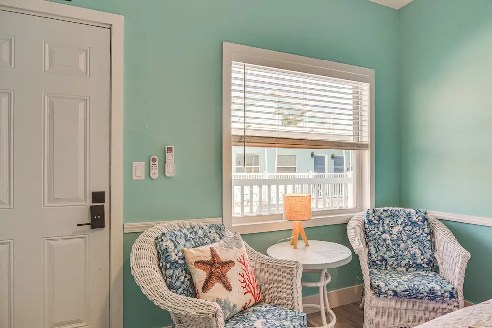 Madeira Beach Studio: Walk to John's Pass!