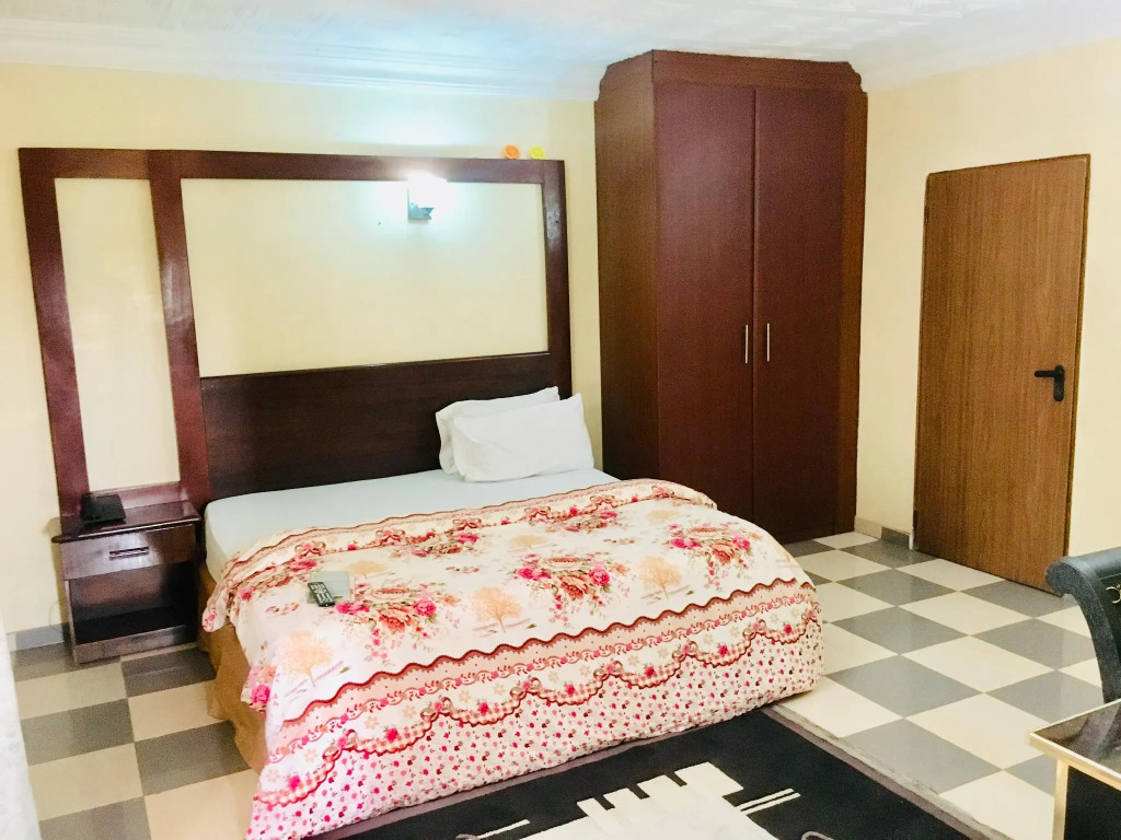 Hymax Grace Hotel and Suites