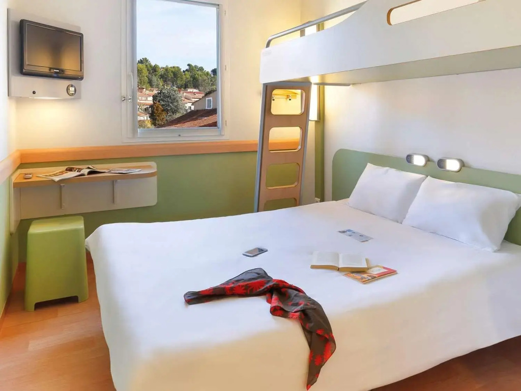 First Inn Hotel